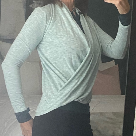 Mesh + Lace crossover yoga top - Picture 2 of 4